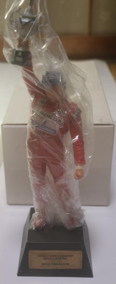 超貴重アイルトン セナ 1991年ブラジルGP優勝記念フィギュア 限定品 音速の貴公子」アイルトン・セナがスタチューとして立体化！1991年の
