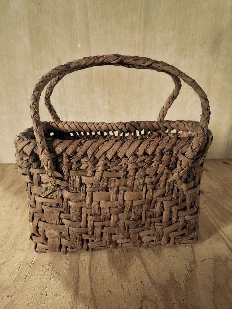 ピ*子様 信州安曇野の山葡萄かごバック。里山手仕事。 信州安曇野の山葡萄かごバック。里山手仕事。 - メルカリ
