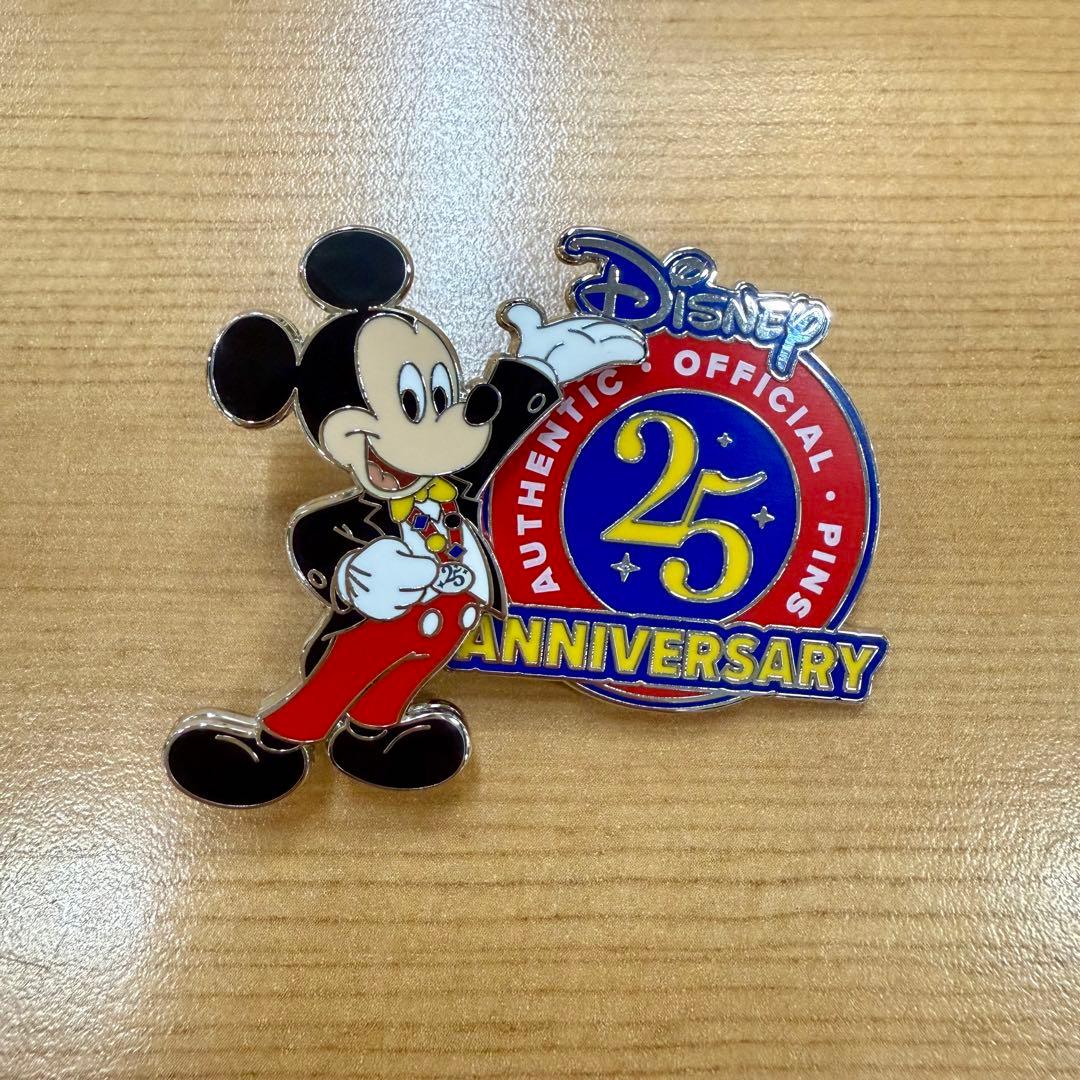 ✴︎カリフォルニアディズニー✴︎25周年記念ピンバッジ ミッキー