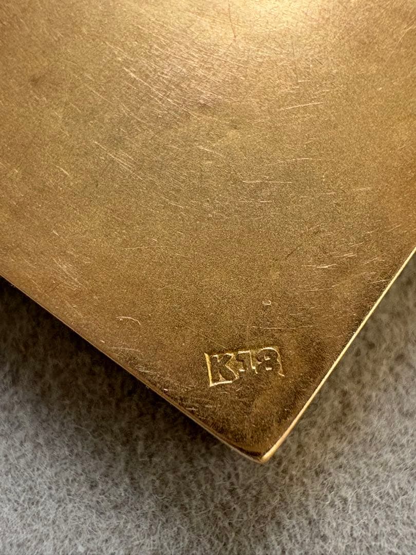 アンティーク ヴィンテージ K18陽刻 彫金 方位磁針 ロケット