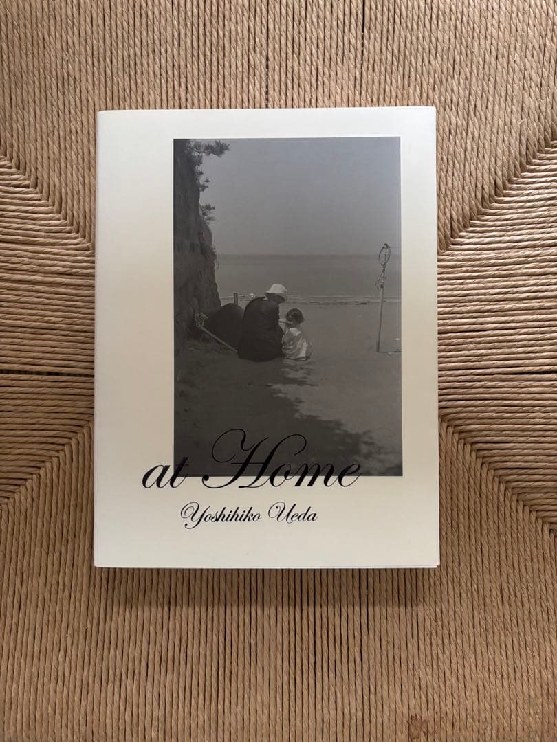 Yoshihiko Ueda 【at 】上田義彦写真集 Amazon.co.jp: 上田義彦写真集 at Home : 上田 義彦: 本