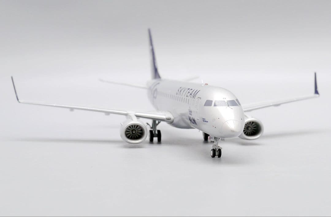 KLMオランダ航空 ERJ-190 PH-EZX 1/200 - メルカリ