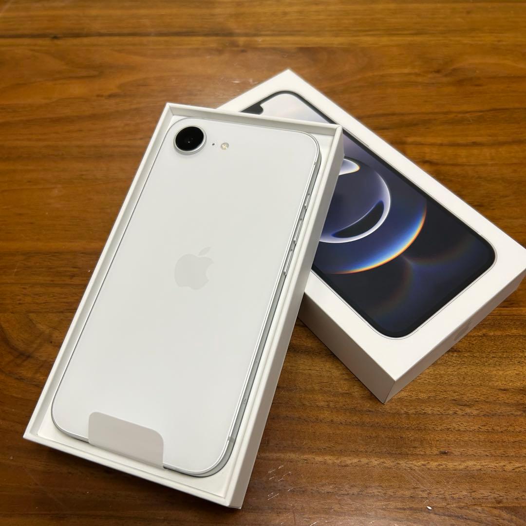 iPhone16e 128GB ホワイト SIMフリー 一括購入 利用制限○ iPhone ☆Apple国内正規SIMフリー iPhone16e 128GB ホワイト MD1R4J/A