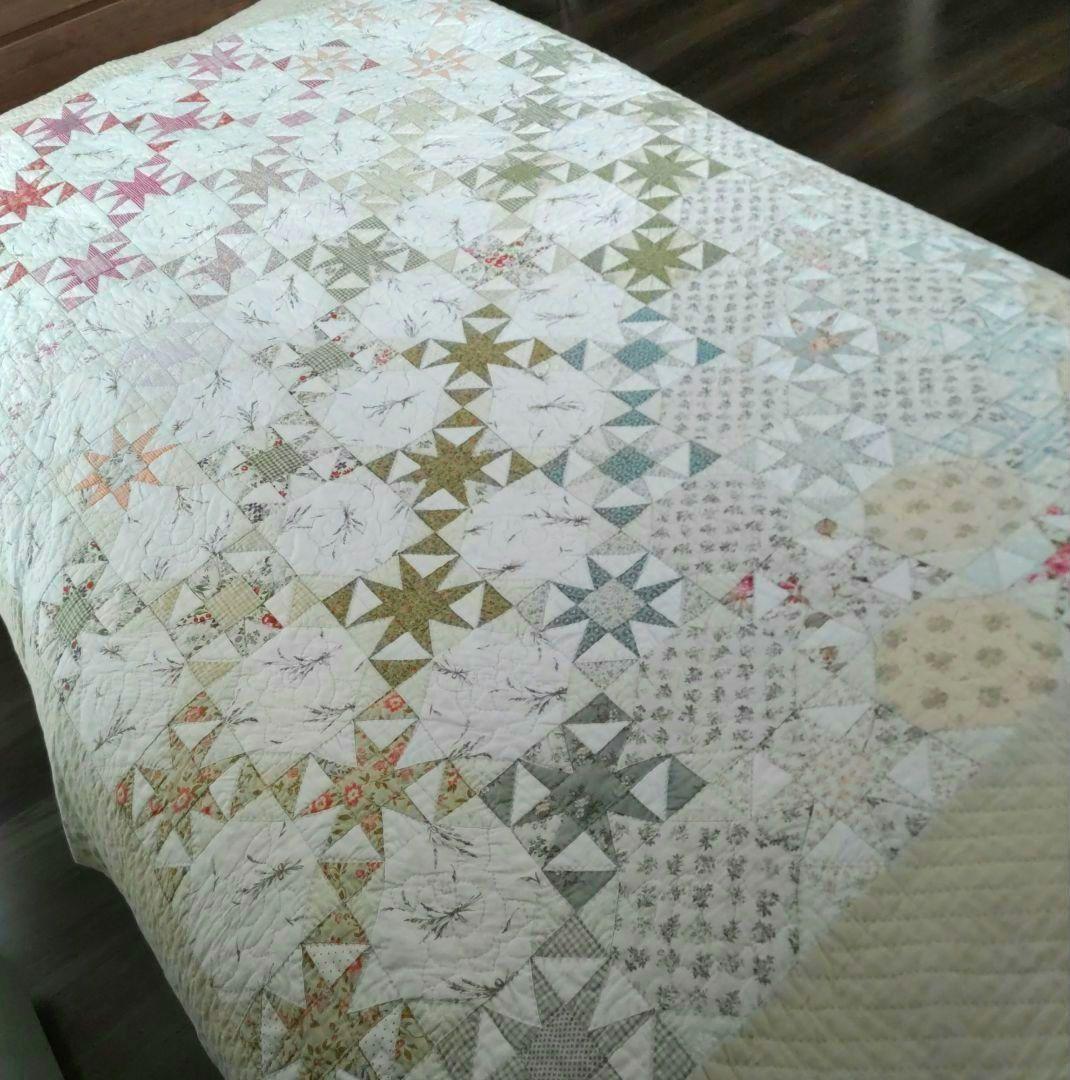 ✨イブニングスターグラデーションベッドカバー✨パッチワークキルト　ハンドメイド ✨イブニングスターグラデーションベッドカバー✨パッチワークキルト