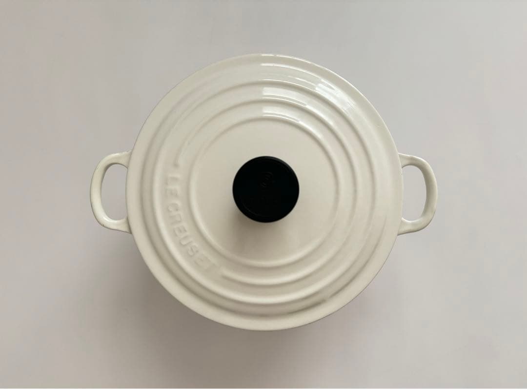 【LE CREUSET】ココット・ロンド 20cm シグニチャー ココット・ロンド 20cm チェリーレッド (シルバーツマミ