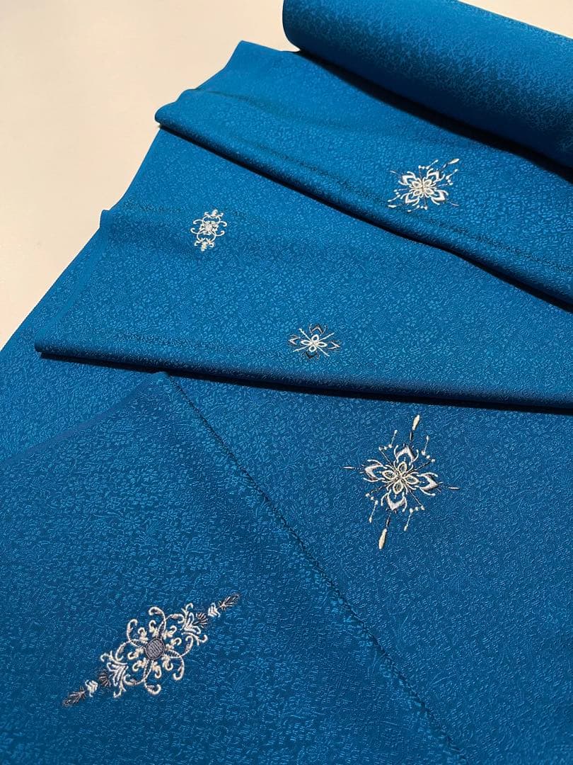 特選総刺繍飛び柄小紋着尺【総刺繍◇更紗紋意匠地】ターコイズブルー