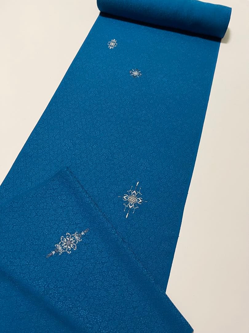 特選総刺繍飛び柄小紋着尺【総刺繍◇更紗紋意匠地】ターコイズブルー