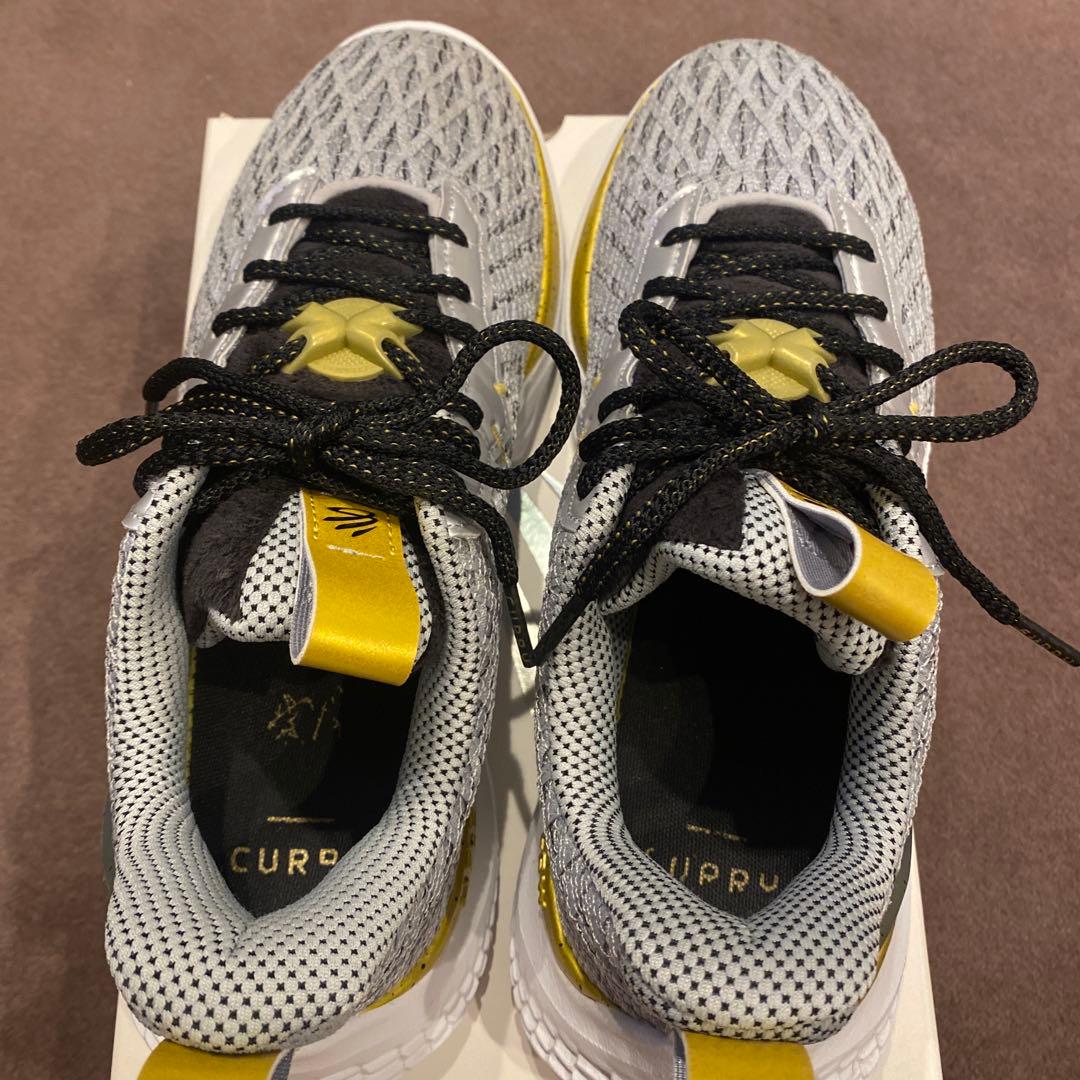 CURRY 10 YOUNG WOLF アンダーアーマー 28cm 美品 - メルカリ