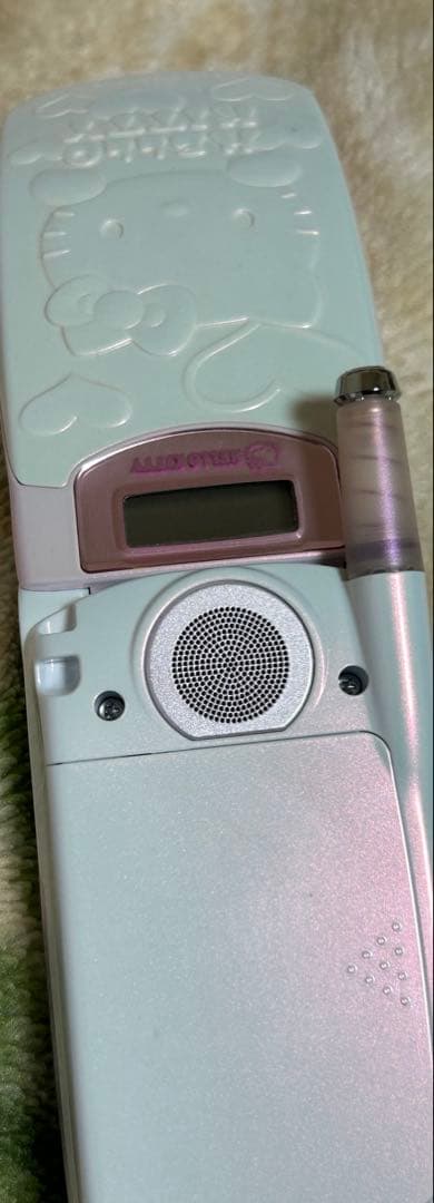 激レア au ハローキティ 2002年 美品 非売品ストラップ付 - メルカリ