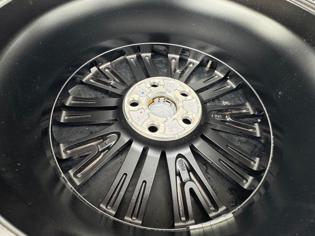 新車外し‼︎ ヤリスクロスZ 純正 18インチホイール センター