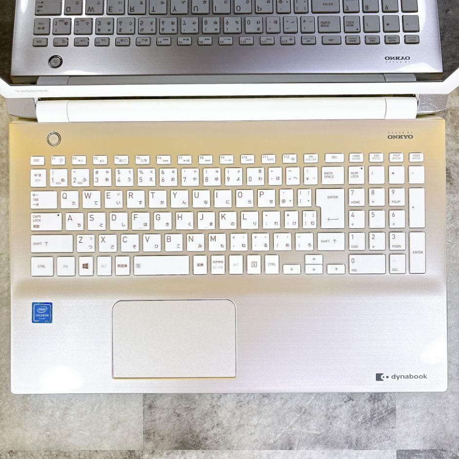 ほぼ美品✨おしゃれゴールド❣快適SSD✨カメラ フルHD 薄型Windows11