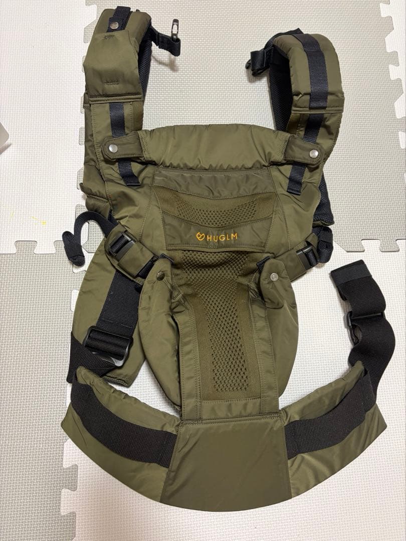 ハグルム HUGLM ベビーキャリア 抱っこ紐 カーキ - メルカリ