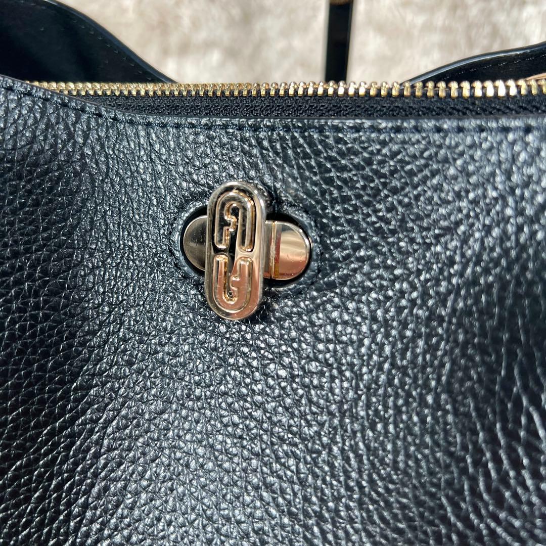 フルラ ダナエ レザー 黒 2way ショルダーバッグ ターンロック - メルカリ