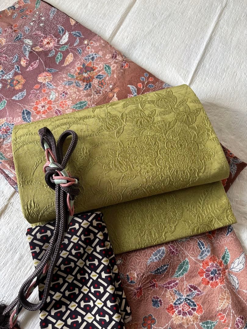 ❤️落ち着いた花文様 正絹縮緬小紋 超美品 新品畳紙付き - メルカリ