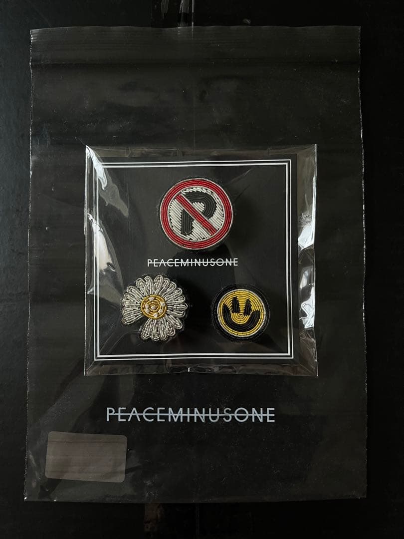 Peaceminusone PMO pin set 3 ピンバッジ - メルカリ