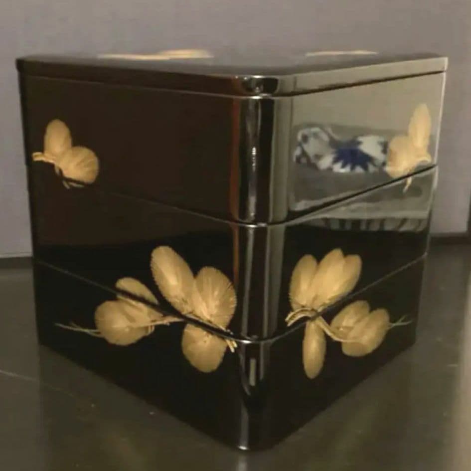 輪島塗 三段重 古美術 木箱付 お正月/祝膳 18×18×17cm - メルカリ