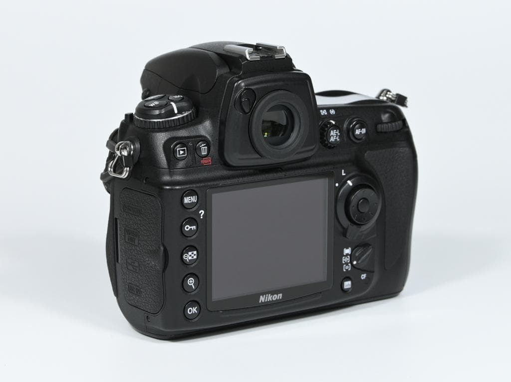 【超美品】 ニコン　Nikon D700 ボディ 《バッテリーパック付》