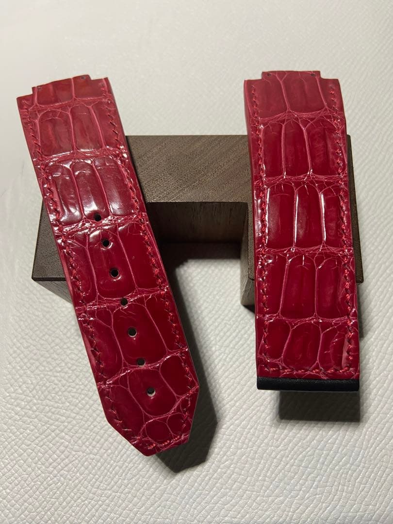 ✓【オーダー製作】ウブロ（HUBLOT）専用レザーストラップ - メルカリ