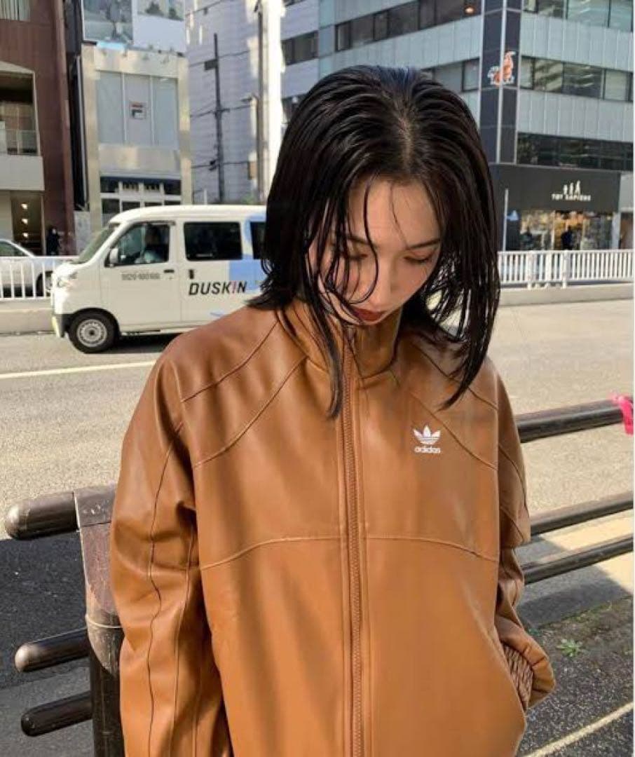 正規品】美品 即完売 adidas フェイクレザージャケット ブラウン