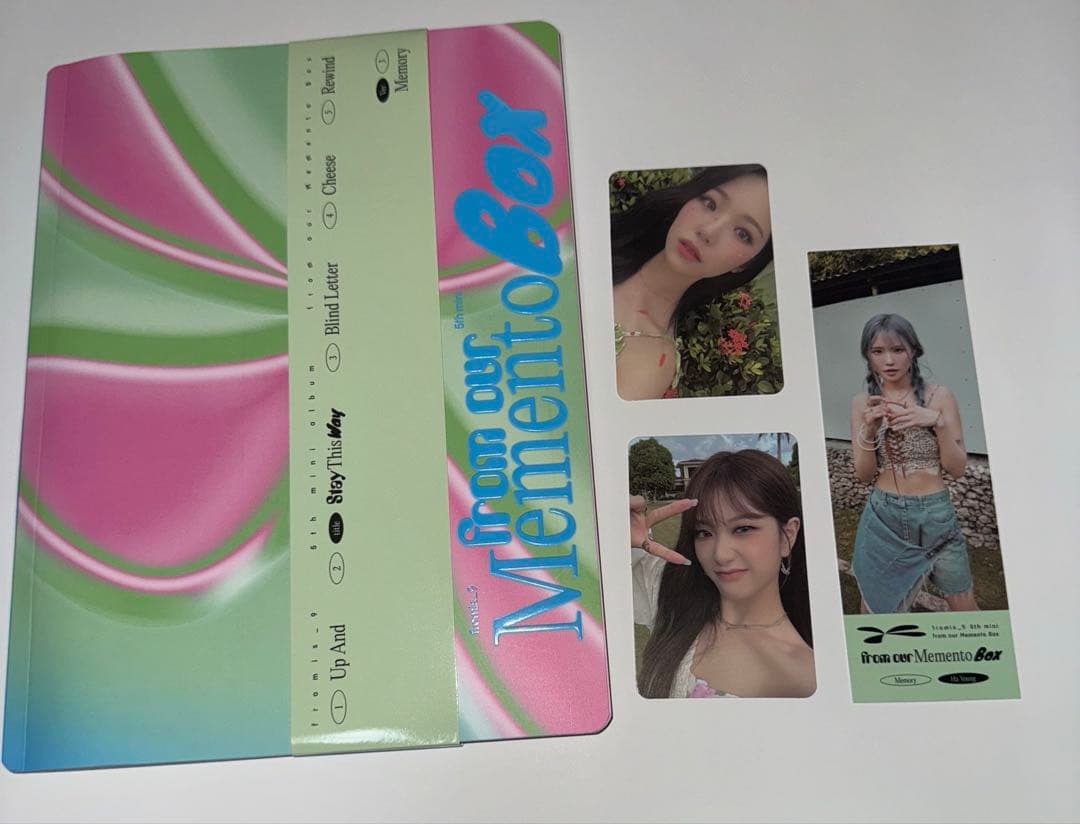 fromis_9 CD4種10枚 直筆サイン特典、フォトカード、ポスター付 - メルカリ