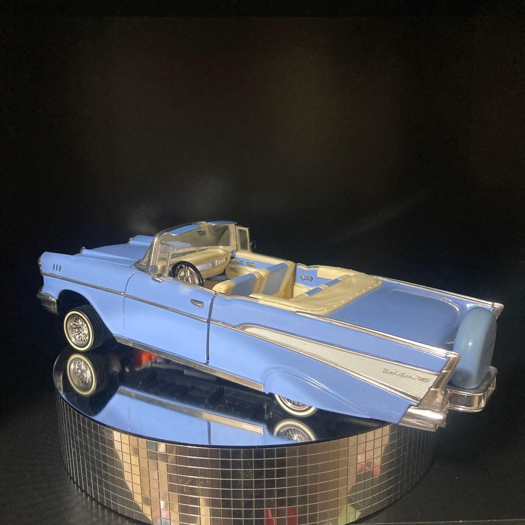 1957年シボレーベルエア コンバーチブル ローライダー カスタム 1/18