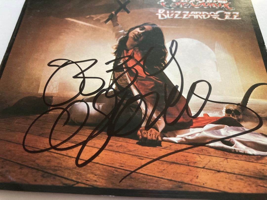 レア オジー・オズボーン 直筆サインCD ozzy osbournde - メルカリ