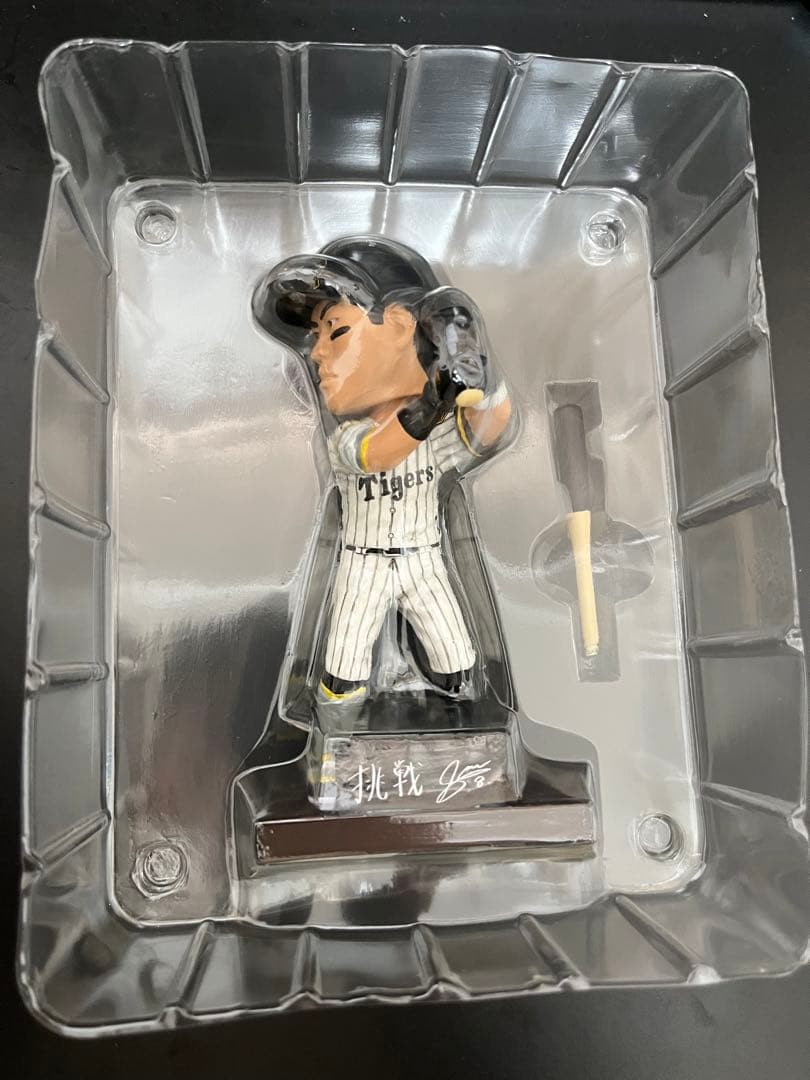 阪神タイガース 佐藤輝明 ボブルヘッドフィギュア - メルカリ