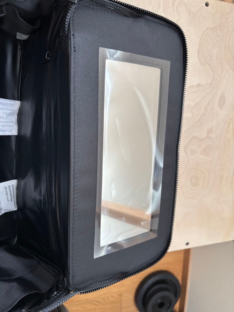 海外限定‼︎大容量 コスメポーチ carry all MAC - メルカリ