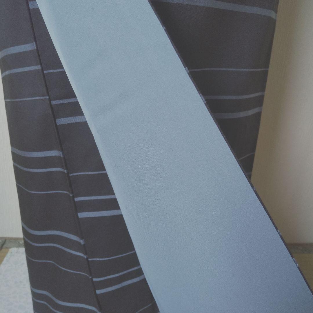 東京きもの英謹製】最高級洗えるお着物・横縞柄・黒くすみ水色・手縫い