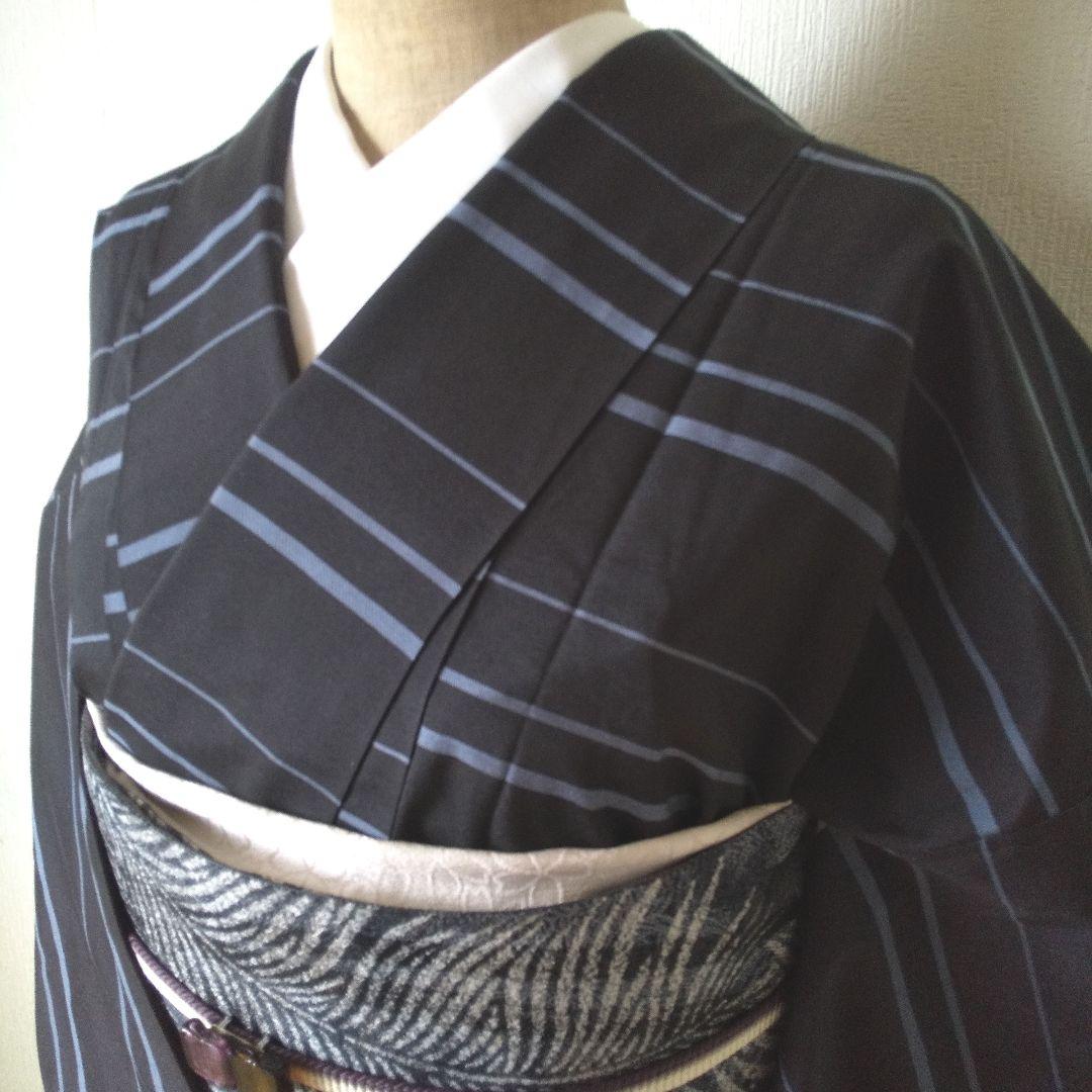 東京きもの英謹製】最高級洗えるお着物・横縞柄・黒くすみ水色・手縫い