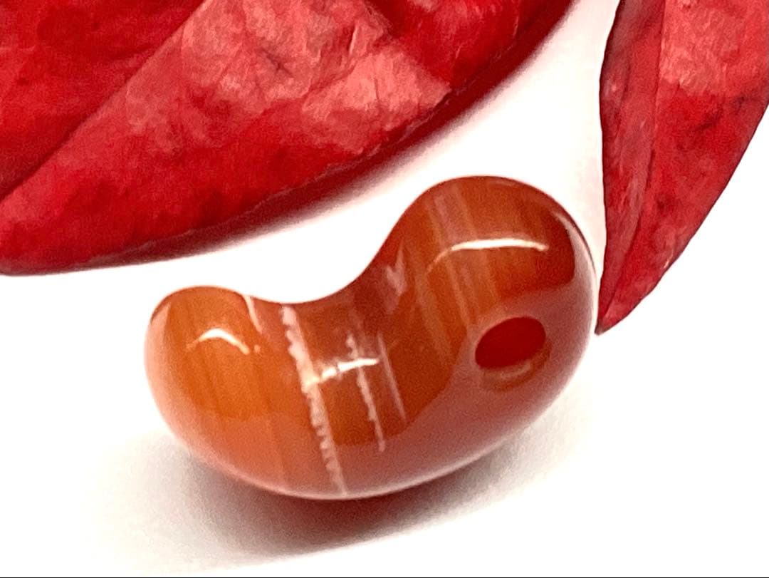 ✳赤は希少で5〜7万円です‼️山形県＊霊宝月山赤めのう勾玉 真っ赤な