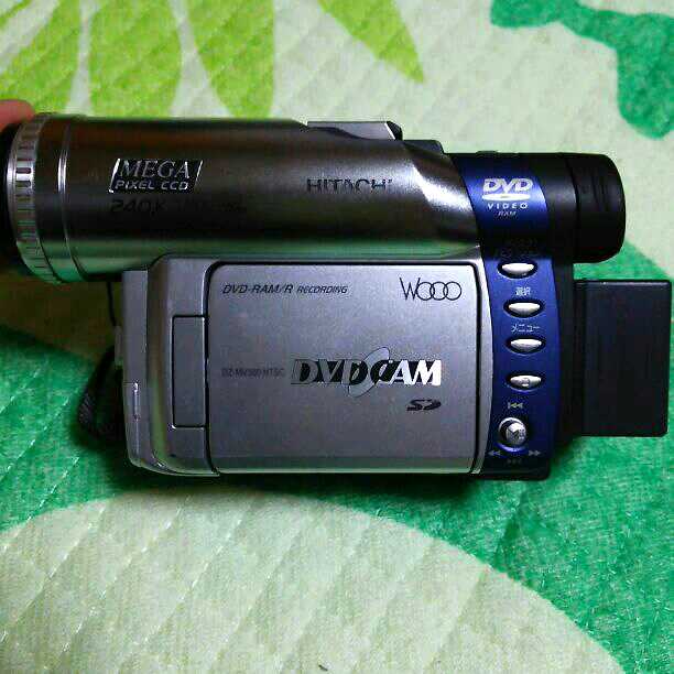 お値下げ❗HITATI WOO(DVD CAM) 日立、丸型の新メディアを採用したDVDカムの新シリーズ「WOOO」
