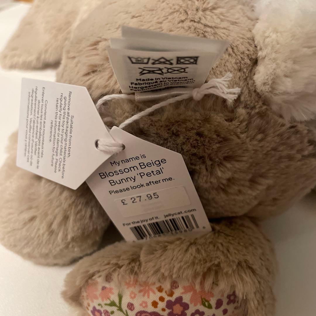 JELLYCAT Blossom Beige Bunny 'Petal' m - メルカリ