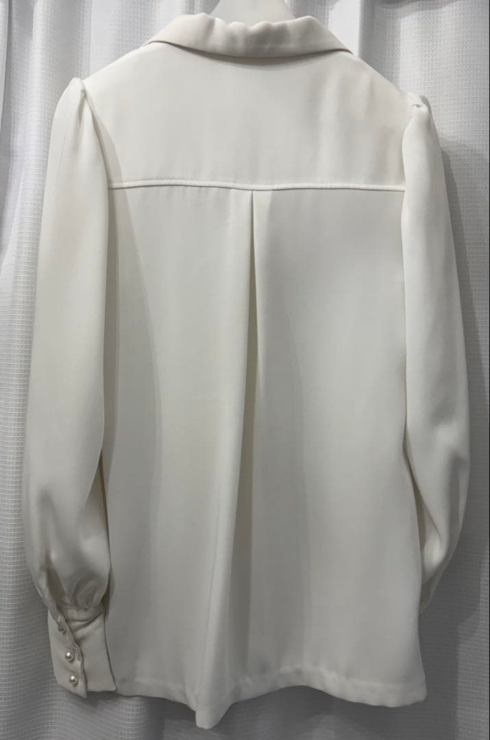 美品】JENNE オープンカラーブラウス ホワイトの通販はau PAY