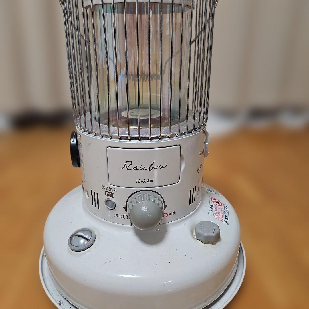 トヨトミ Rainbow ストーブ ホワイト 楽天市場】トヨトミ 対流形石油ストーブ 木造 7畳まで コンクリート 9