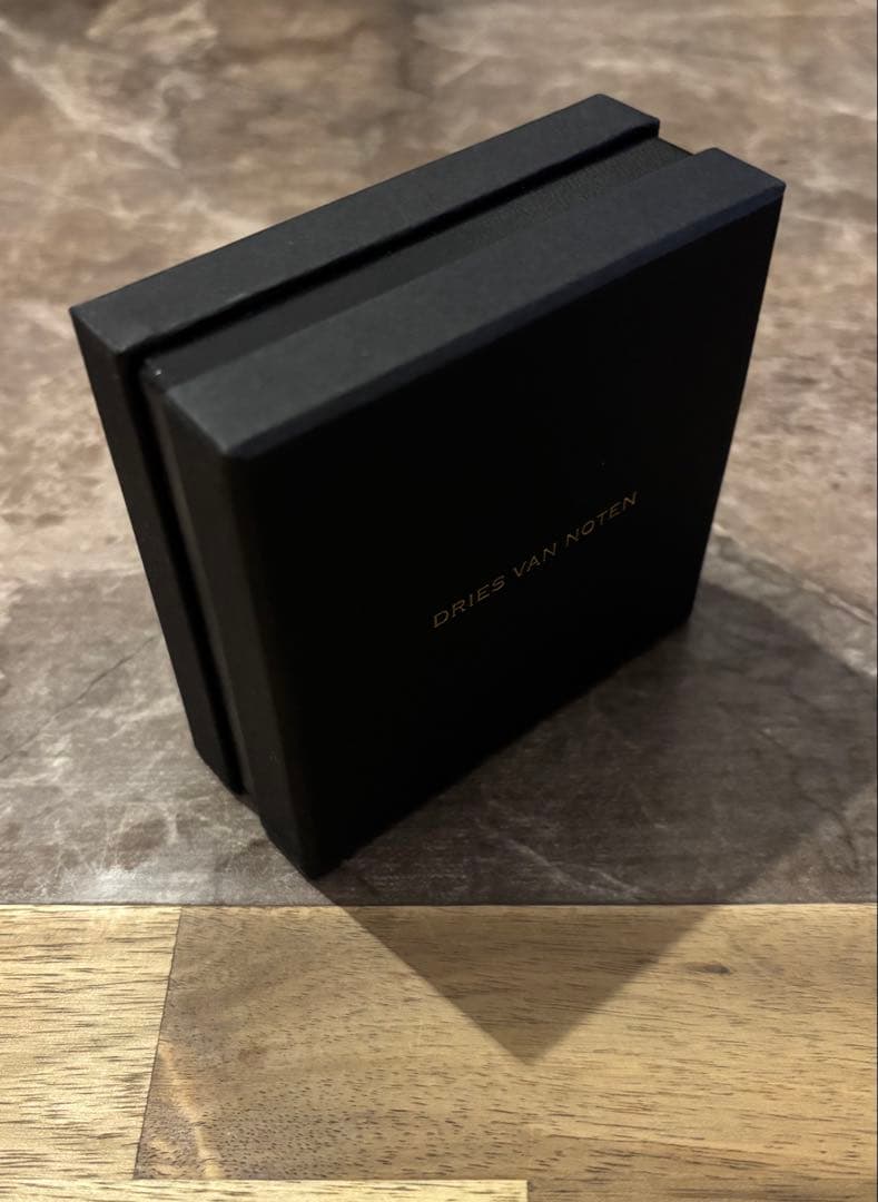 美品】DRIES VAN NOTEN ブローチ AW22 - メルカリ