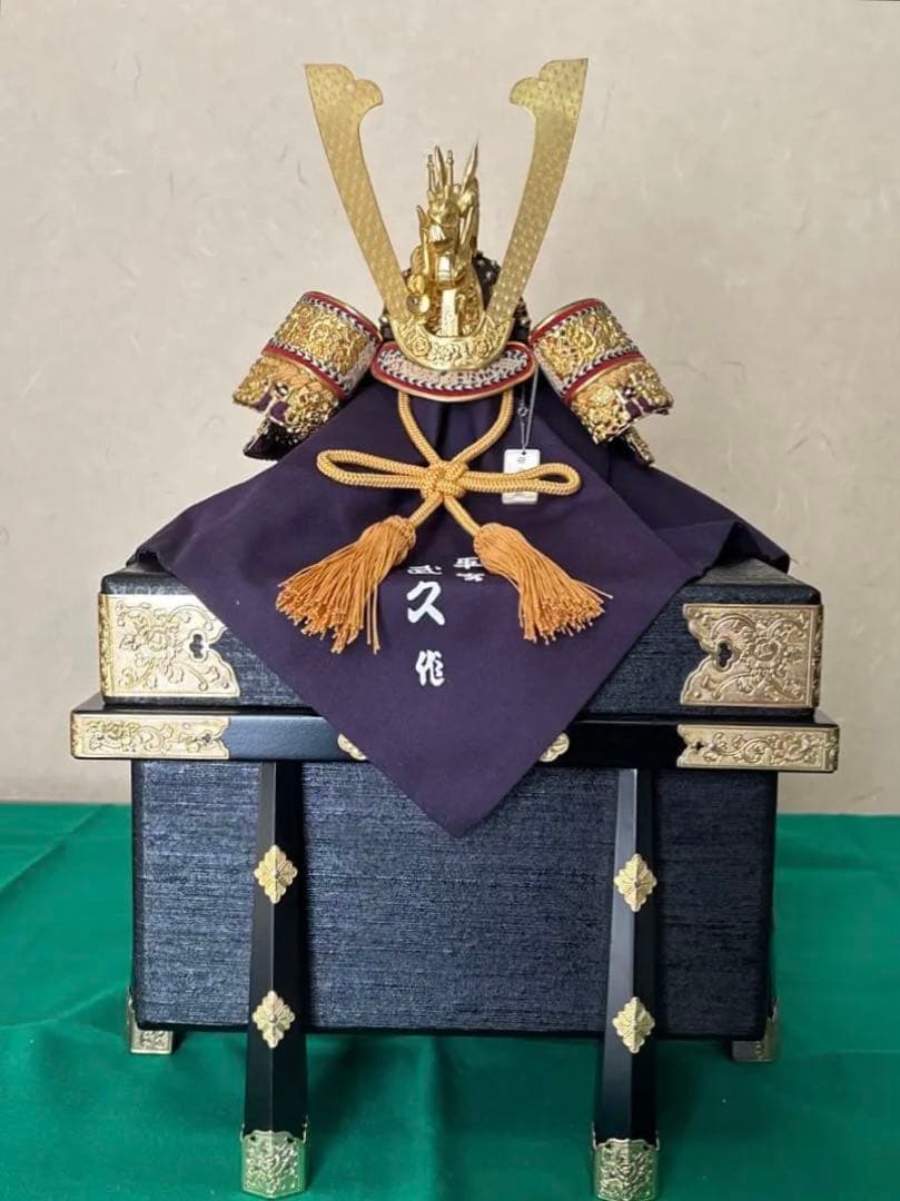 平安武久　12号 飾兜　久月【メルカリ便発送】 久月】五月人形 京甲冑 平安武久 作 本金箔押 正絹緋縅8号兜平飾り