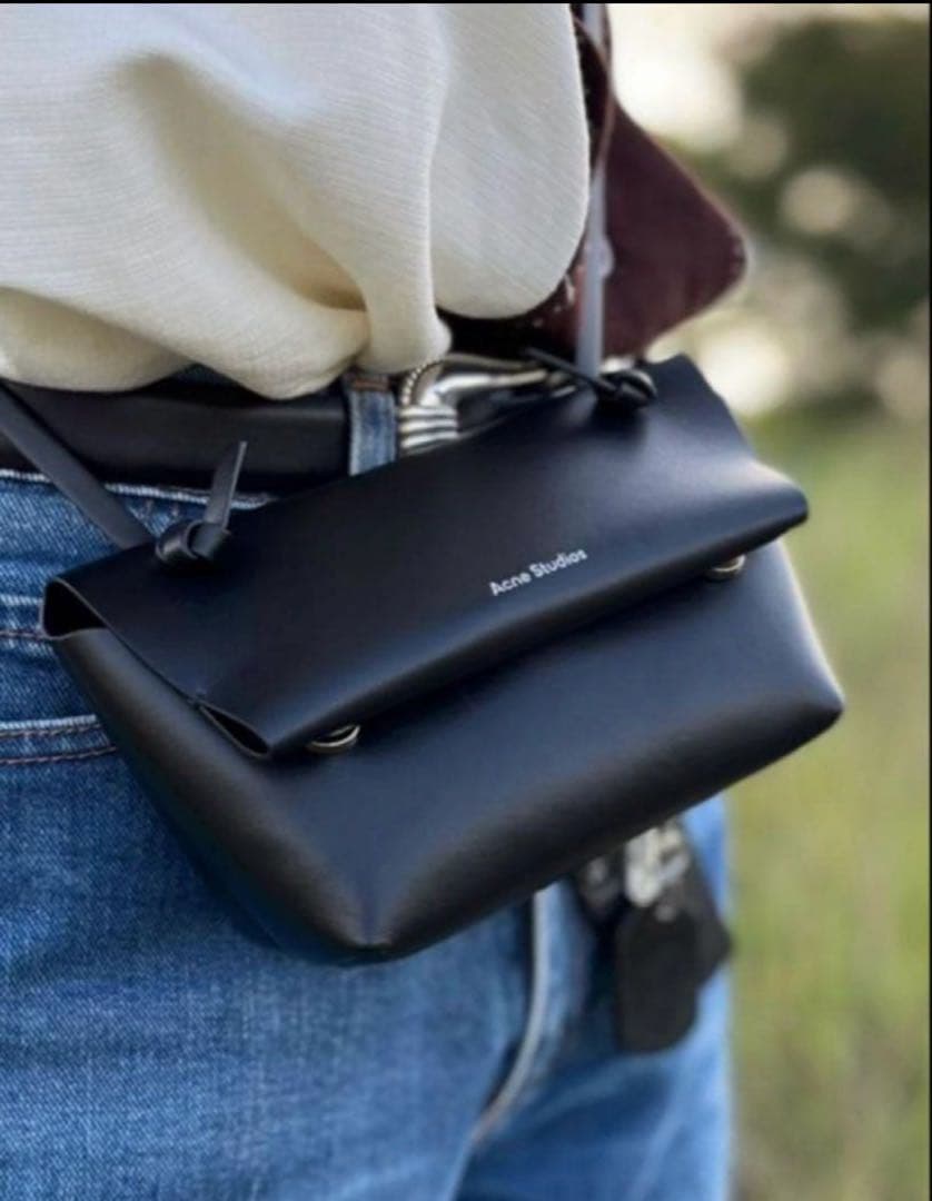 Acne Studios ブラック ミニ ショルダーバッグ アクネストゥディオズ Acne Studios 【ACNE STUDIOS】アクネ