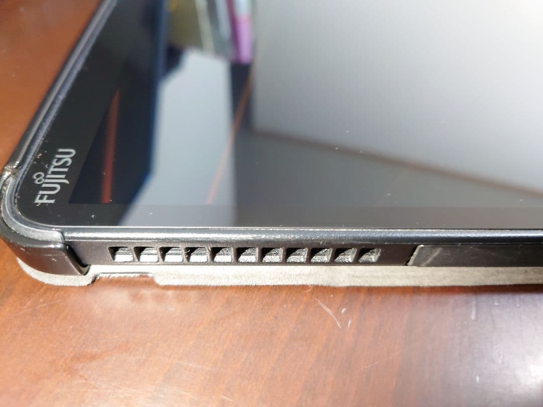 ARROWS Tab Q7312/KB(付属品箱有り) - メルカリ