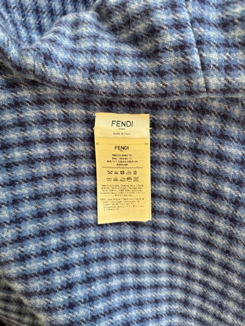 FENDI フード付きネイビーポンチョ - メルカリ