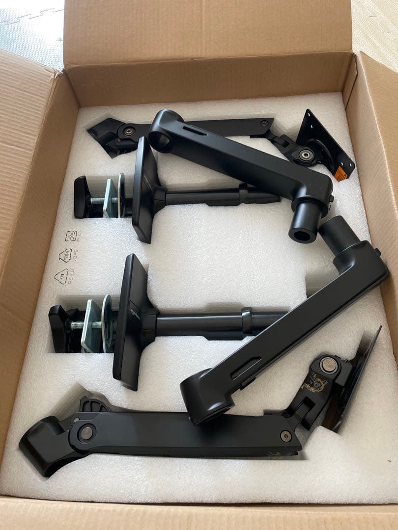 【2個セット】Amazon basicsモニターアーム エルゴトロン デュアルにする人は要注意！Amazonベーシックのモニターアームを2つ