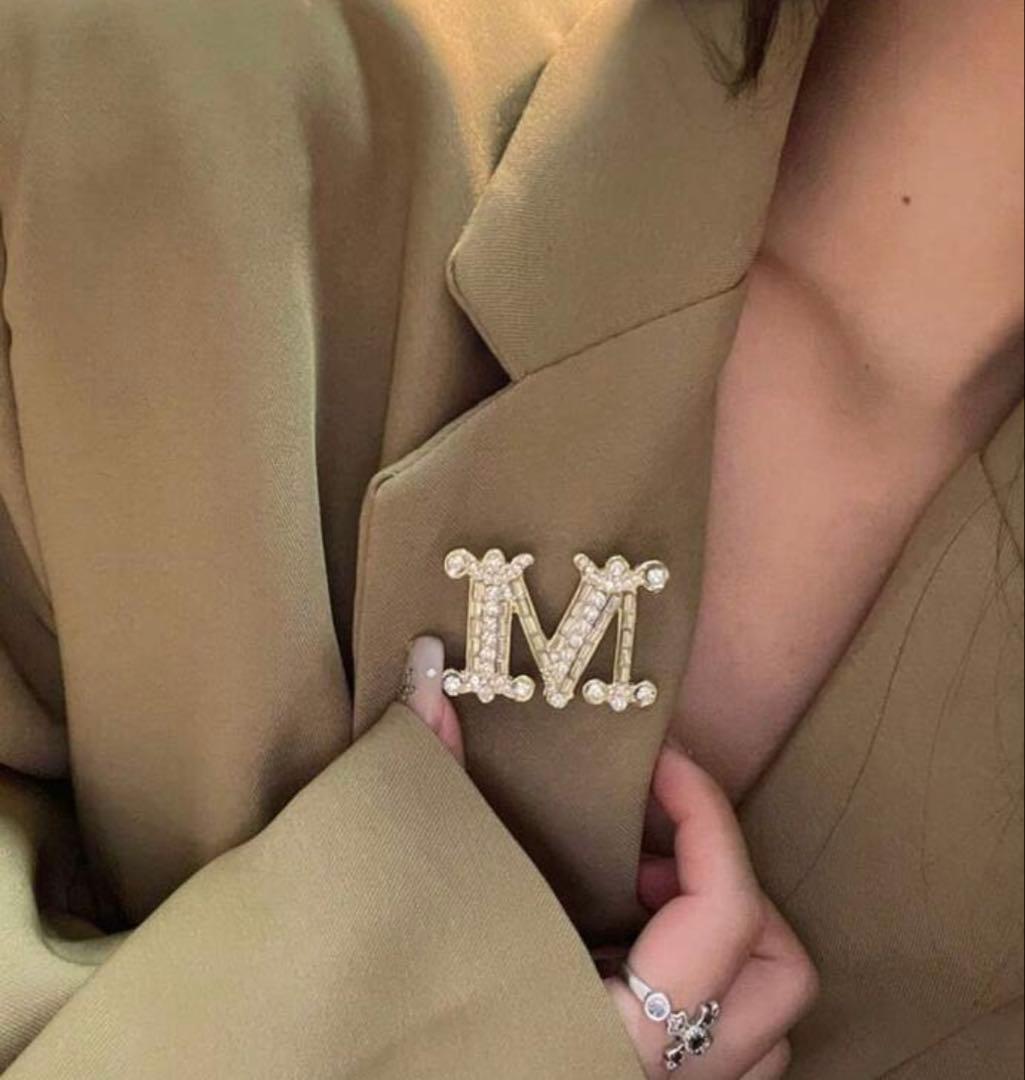 イニシャル ロゴ ブローチ クリスタルM MaxMara マックスマーラ 好きに
