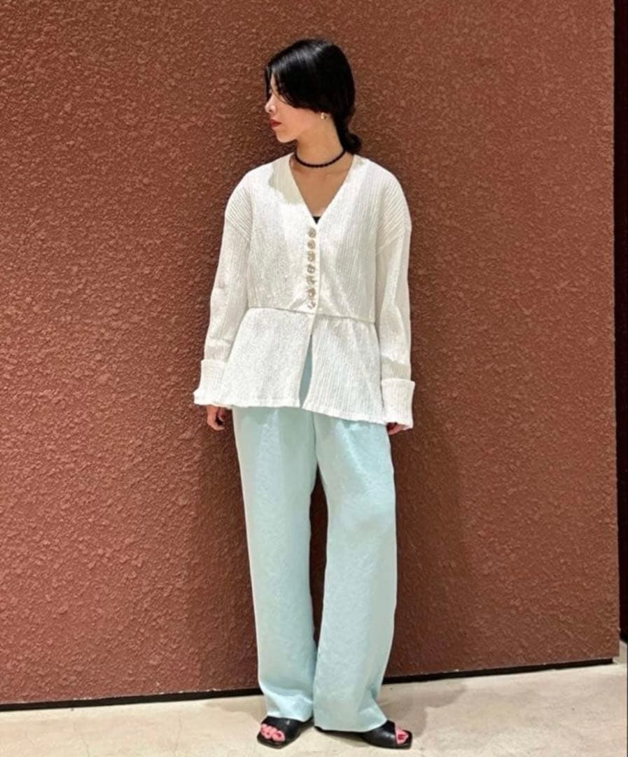 美品 roku ホワイトVネックボタンシャツ 37400円 - メルカリ