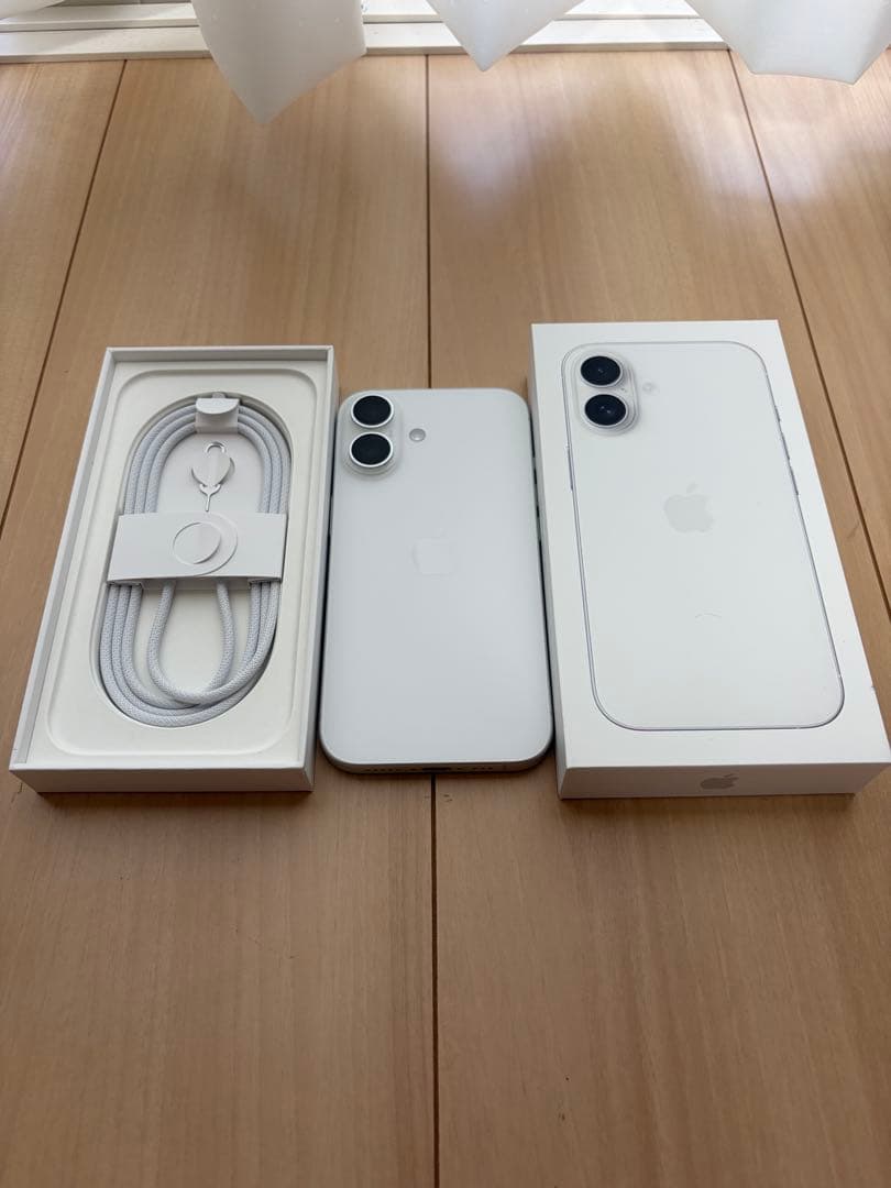 iPhone 16 ホワイト 本体 128GB SIMフリー Apple iPhone 16 Pro 128GB SIMフリー [ホワイトチタニウム] 価格比較