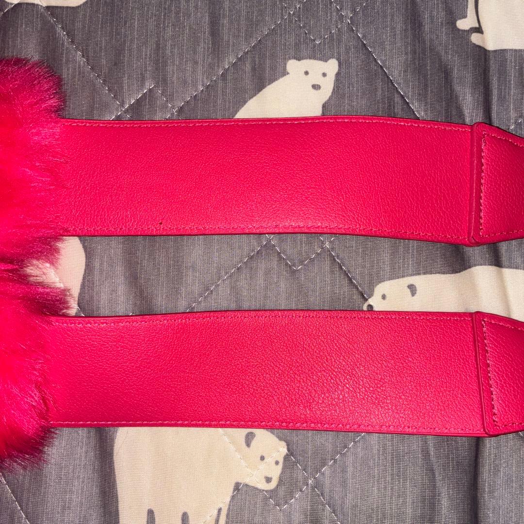 BIGBANG ピンクショルダーストラップ ジヨン ファーチャームGD - メルカリ