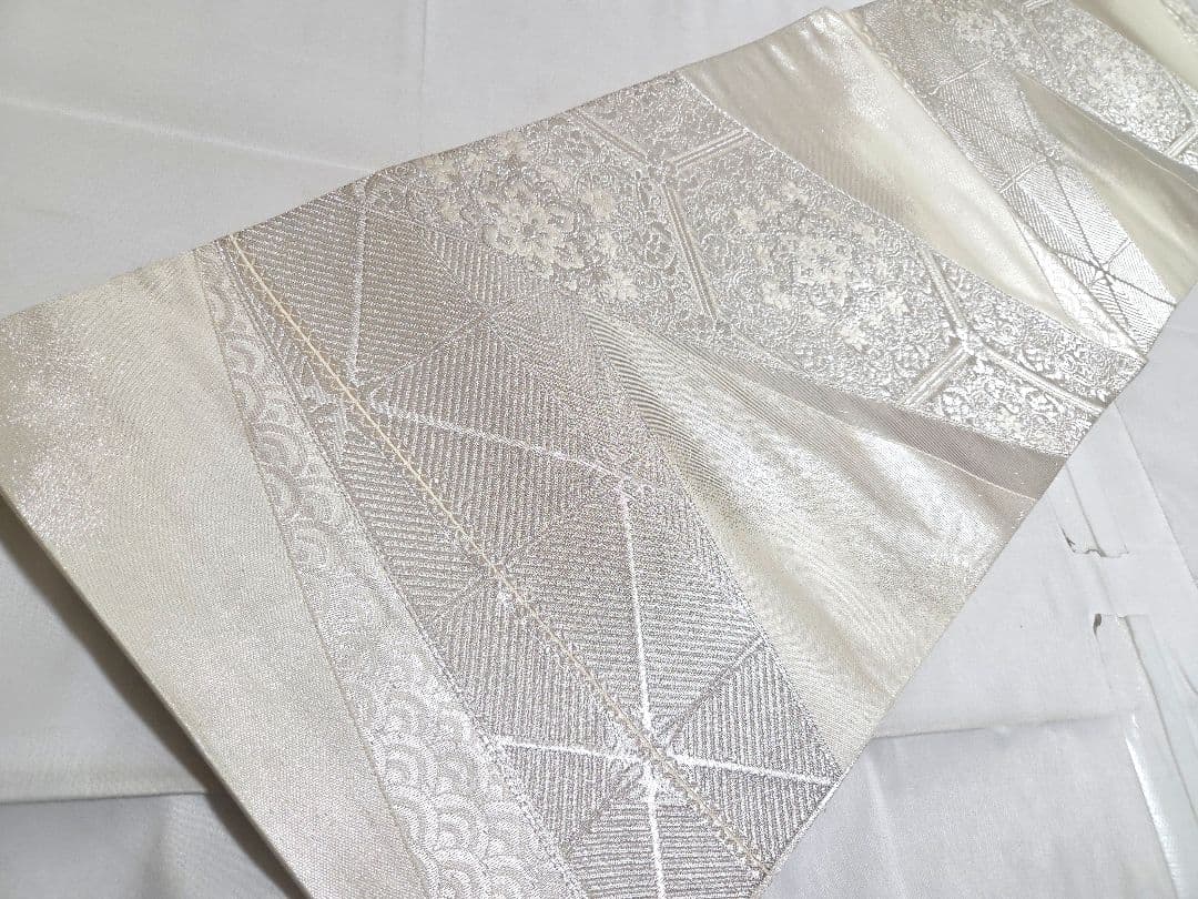 A◇着物くつろぎ 正倉院文様 銀糸 裂取 華文 六通 正絹 フォーマルな