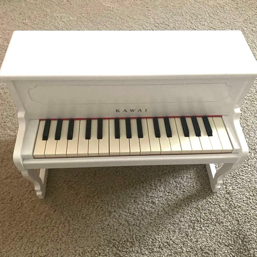 KAWAI ホワイト アップライトピアノ 32鍵 - メルカリ