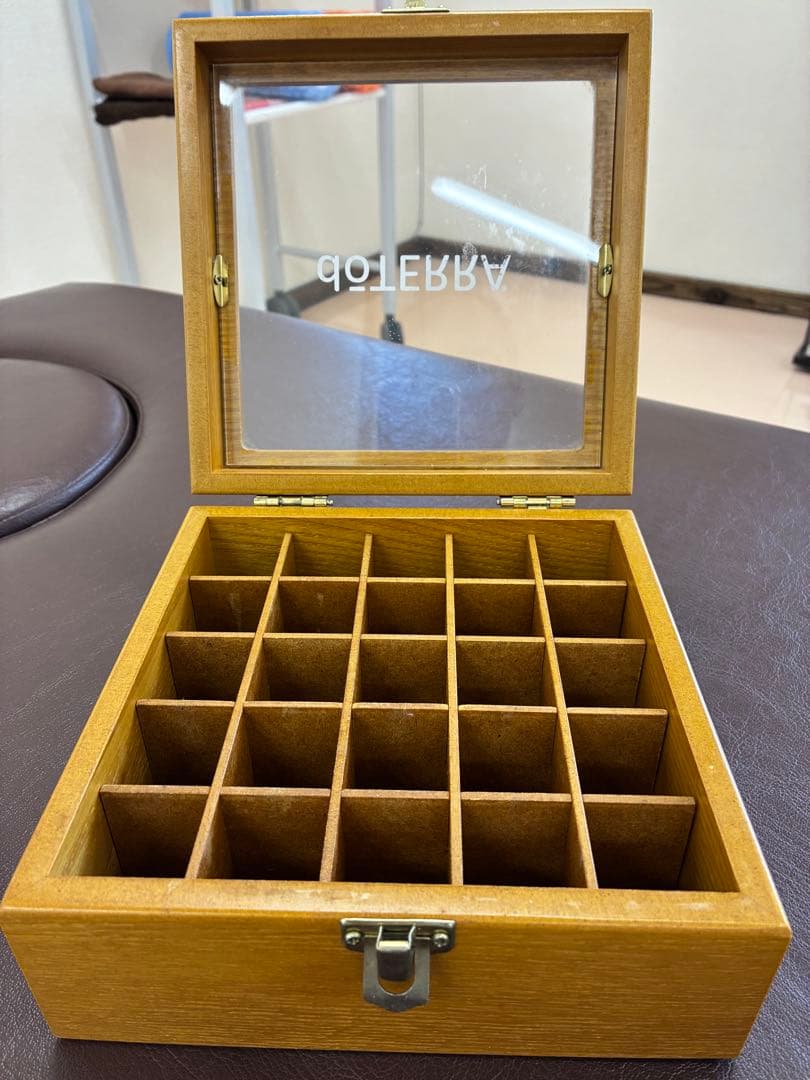 doTERRA エッセンシャルオイル収納ボックス 医学事典 - メルカリ