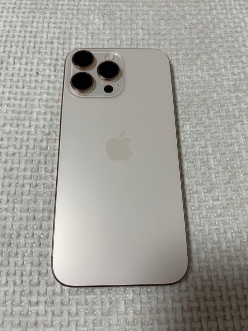 バッテリー100% iPhone 16 Pro max デザートチタニウム