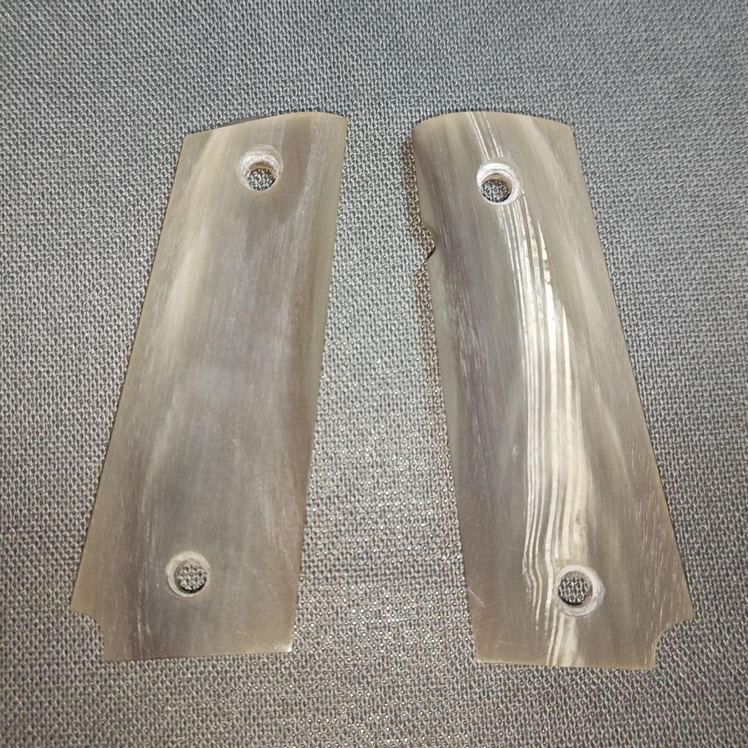 コルト ガバメント用 ハニー バッファロー ホーン グリップ - メルカリ